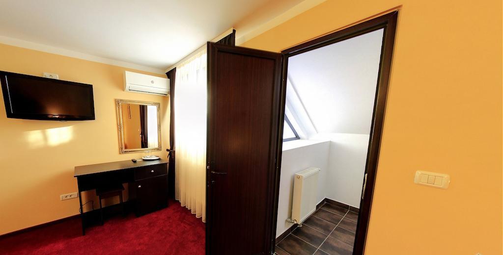 La Storia Guest House Piteşti Buitenkant foto