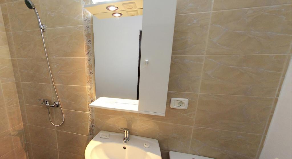 La Storia Guest House Piteşti Buitenkant foto