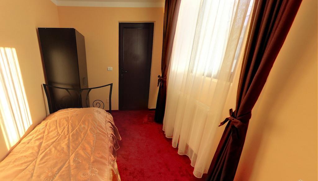 La Storia Guest House Piteşti Kamer foto
