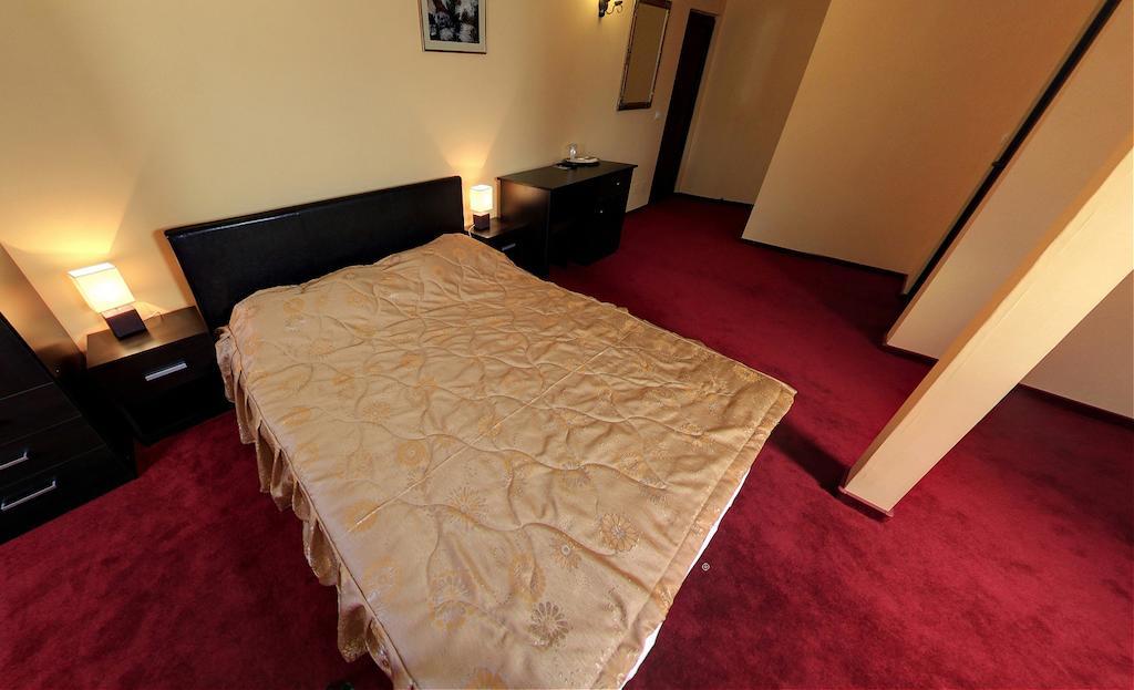 La Storia Guest House Piteşti Kamer foto