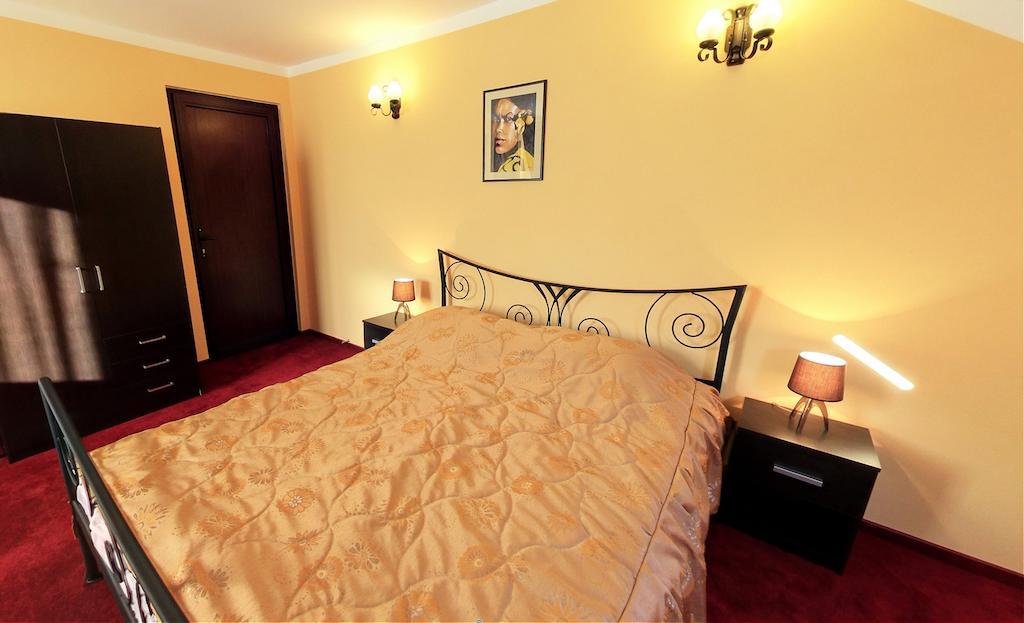 La Storia Guest House Piteşti Buitenkant foto