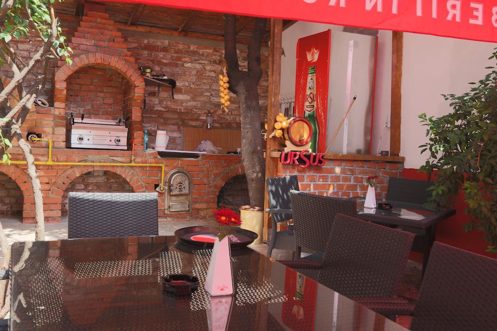 La Storia Guest House Piteşti Buitenkant foto