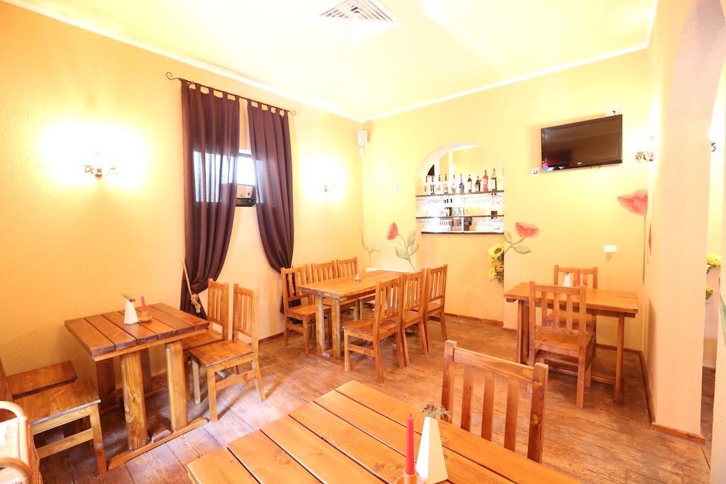 La Storia Guest House Piteşti Buitenkant foto